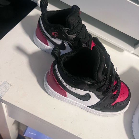 Jordan 1 Sneakers 5C - Picture 3 of 9